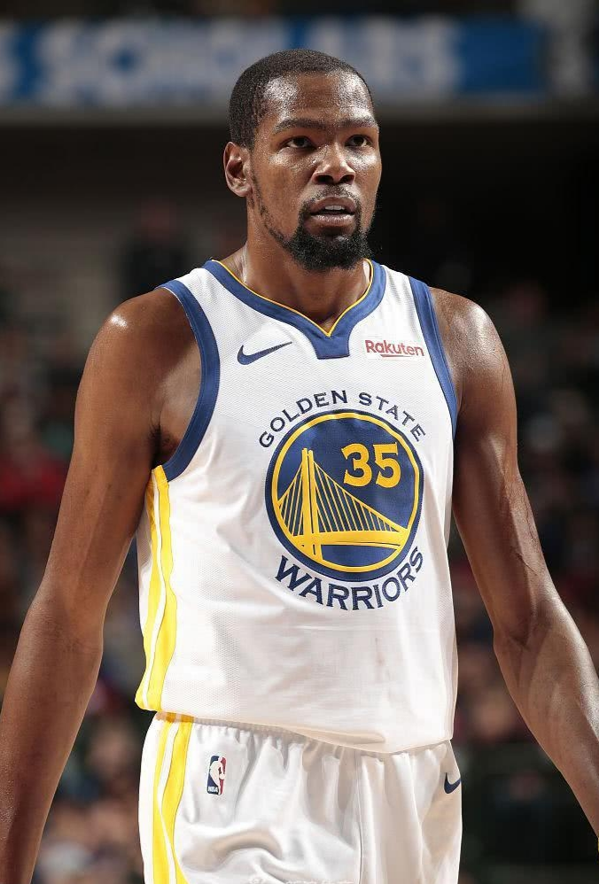 三人利用各 三人利用各