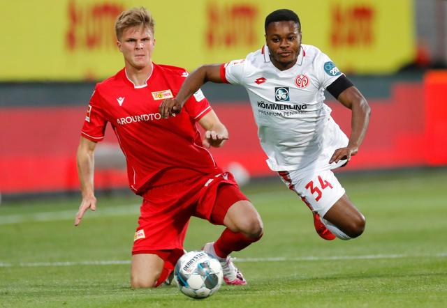 后卫在传球 后卫在传球